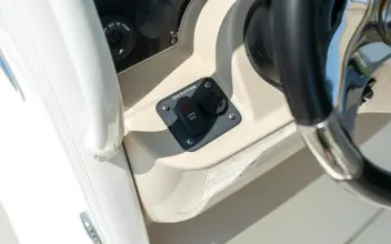 Thumbnail von Boston Whaler 270 Dauntless