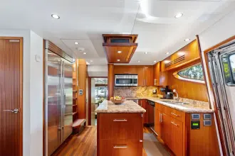Thumbnail von Hatteras 80 Enclosed Bridge Skylounge
