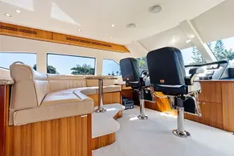 Thumbnail von Hatteras 80 Enclosed Bridge Skylounge