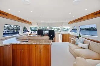 Thumbnail von Hatteras 80 Enclosed Bridge Skylounge