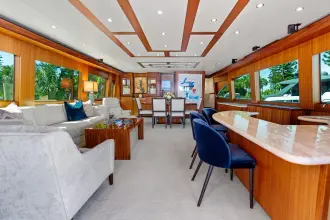 Thumbnail von Hatteras 80 Enclosed Bridge Skylounge