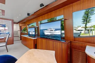 Thumbnail von Hatteras 80 Enclosed Bridge Skylounge