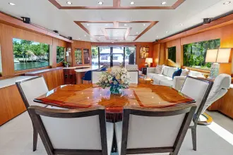 Thumbnail von Hatteras 80 Enclosed Bridge Skylounge