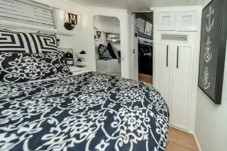 Thumbnail von Cruisers Yachts 3850 Aft Cabin Bada Bing