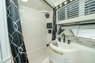 Thumbnail von Cruisers Yachts 3850 Aft Cabin Bada Bing