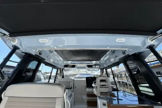 Thumbnail von Boston Whaler 365 Conquest