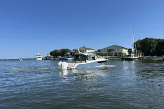 Thumbnail von Boston Whaler 365 Conquest