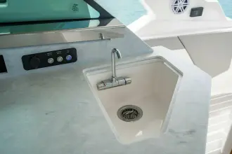 Thumbnail von Tiara Yachts 48LS