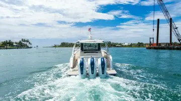 Thumbnail von Tiara Yachts 48LS