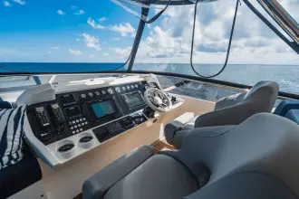 Thumbnail von Sunseeker 86 Yacht