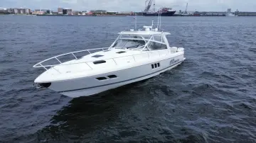 Intrepid 475 Sport Yacht