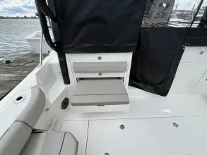 Thumbnail von Boston Whaler 365 Conquest