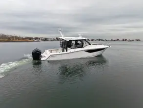 Thumbnail von Boston Whaler 365 Conquest