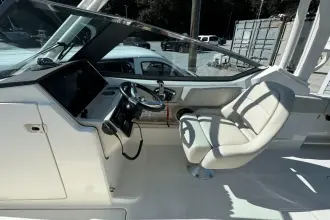 Thumbnail von Boston Whaler 240 Vantage