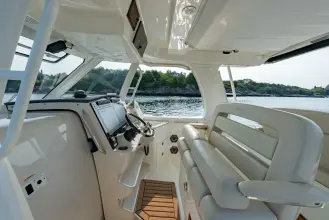 Thumbnail von Boston Whaler 350 Realm BLUE SKIES