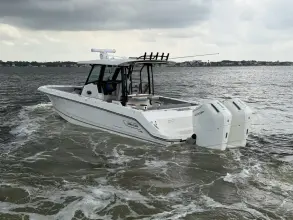 Thumbnail von Boston Whaler 360 Outrage