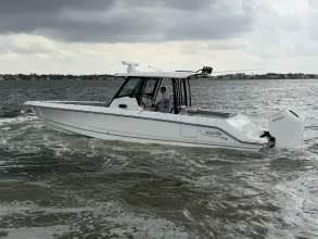 Thumbnail von Boston Whaler 360 Outrage