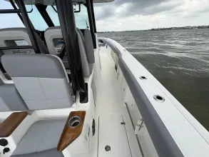 Thumbnail von Boston Whaler 360 Outrage