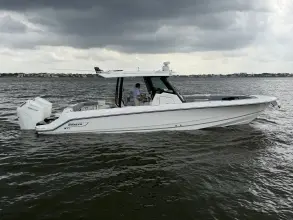 Thumbnail von Boston Whaler 360 Outrage