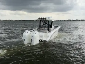 Thumbnail von Boston Whaler 360 Outrage