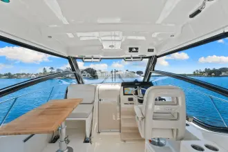 Thumbnail von Boston Whaler 325 Conquest