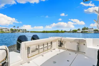 Thumbnail von Boston Whaler 325 Conquest