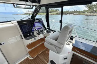 Thumbnail von Boston Whaler 365 Conquest