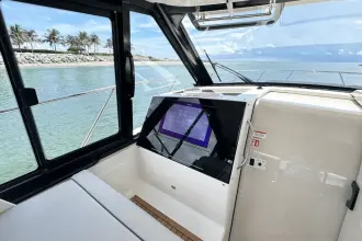 Thumbnail von Boston Whaler 365 Conquest