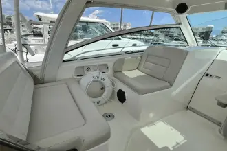 Thumbnail von Boston Whaler 345 Conquest