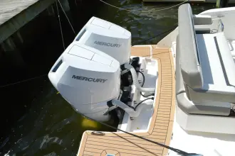 Thumbnail von Tiara Yachts 34 LS Station Break