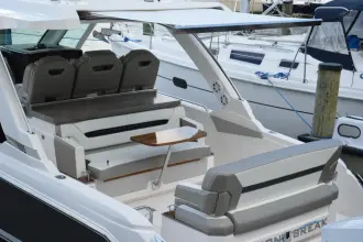 Thumbnail von Tiara Yachts 34 LS Station Break