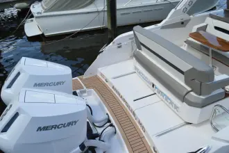 Thumbnail von Tiara Yachts 34 LS Station Break