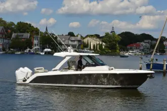 Thumbnail von Tiara Yachts 34 LS Station Break