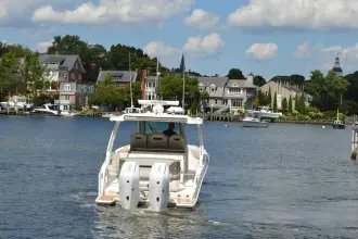 Thumbnail von Tiara Yachts 34 LS Station Break