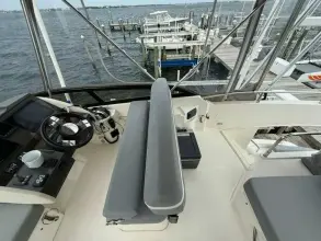 Thumbnail von Carver C36 Command Bridge