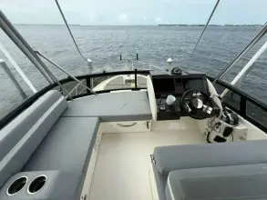 Thumbnail von Carver C36 Command Bridge