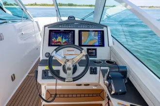 Thumbnail von Boston Whaler 320 Vantage