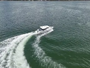 Thumbnail von Cruisers Yachts 38 VTR