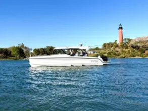 Cruisers Yachts 38 VTR