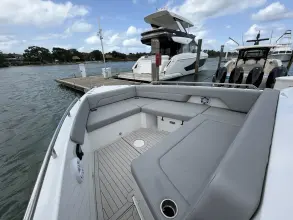 Thumbnail von Cruisers Yachts 38 VTR