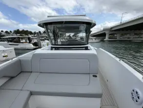 Thumbnail von Cruisers Yachts 38 VTR
