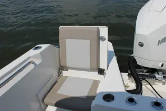 Thumbnail von Boston Whaler 210 Vantage