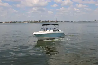 Thumbnail von Boston Whaler 210 Vantage