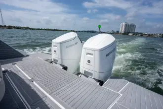 Thumbnail von Cruisers Yachts 42 GLS OB