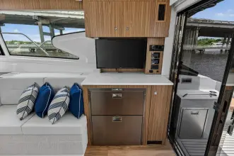 Thumbnail von Cruisers Yachts 46 Cantius