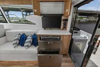 Thumbnail von Cruisers Yachts 46 Cantius
