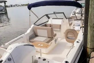 Thumbnail von Boston Whaler 210 Vantage