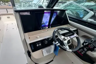 Thumbnail von Boston Whaler 330 Vantage
