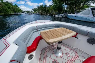 Thumbnail von Boston Whaler Outrage 330