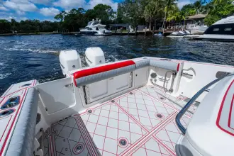 Thumbnail von Boston Whaler Outrage 330